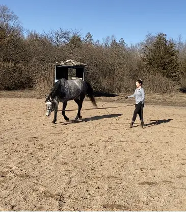  Rudy avance bien avec énergie tout en gardant une bonne distance entre nous et en ne flambant pas vers l'intérieur.